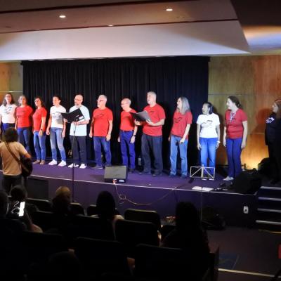 o coral se apresentando