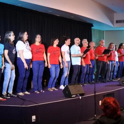 o coral se apresentando