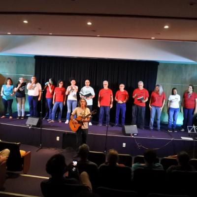 o coral se apresentando