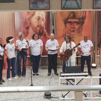 Coral se apresentando 