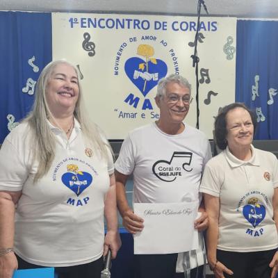 Gilberto Neves recebendo o diploma 