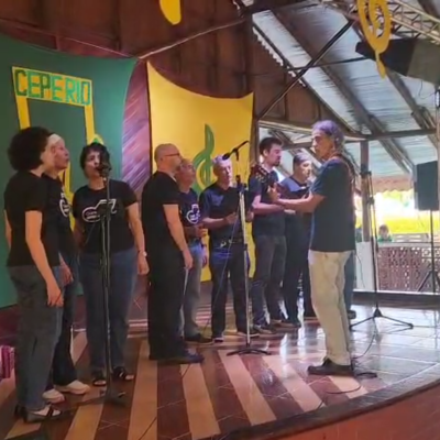 Coral se apresentando 