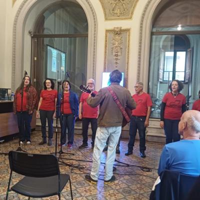 Coral se apresentando